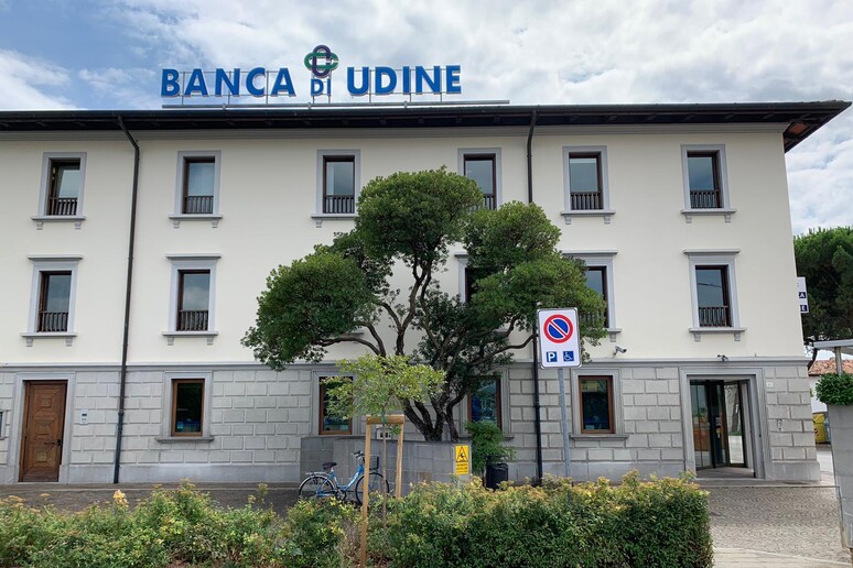 Rapina in banca a Udine, caccia a un uomo, forse armato - RIPRODUZIONE RISERVATA