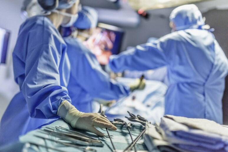 Le tolgono lo stomaco  'per errore ', 2 chirurghi a processo - RIPRODUZIONE RISERVATA