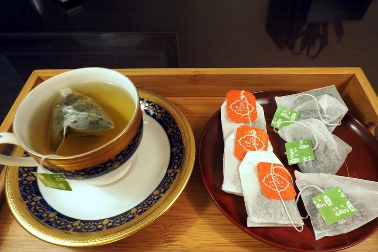 In Cina coltivatrice di tè diventa fenomeno dell 'e-commerce - RIPRODUZIONE RISERVATA