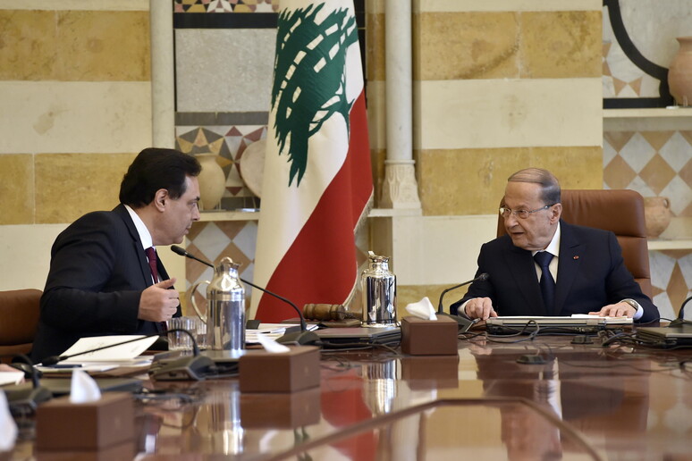 Prima riunione del nuovo governo libanese © ANSA/EPA