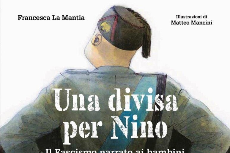La copertina di  'Una divisa per Nino ' - RIPRODUZIONE RISERVATA