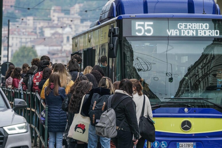 Bus a Torino - RIPRODUZIONE RISERVATA