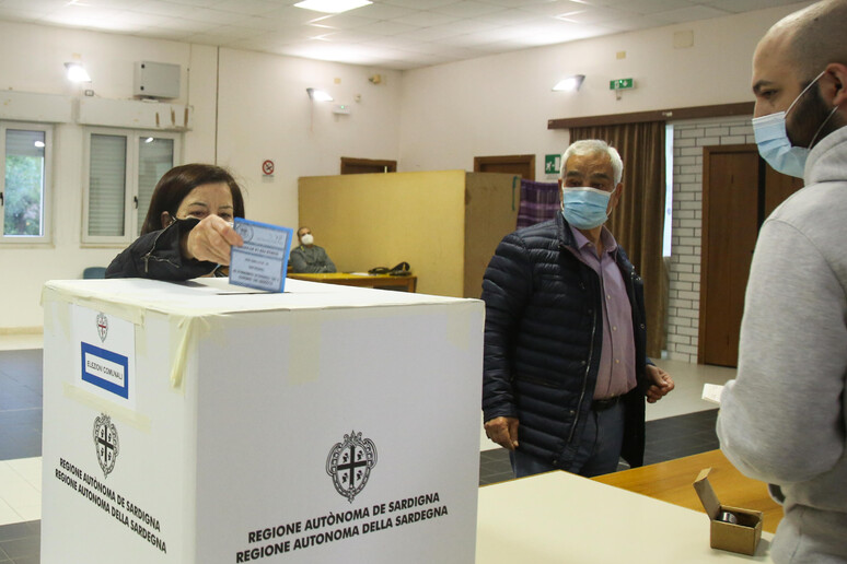 Sardegna: aperti i seggi per le elezioni comunali - RIPRODUZIONE RISERVATA