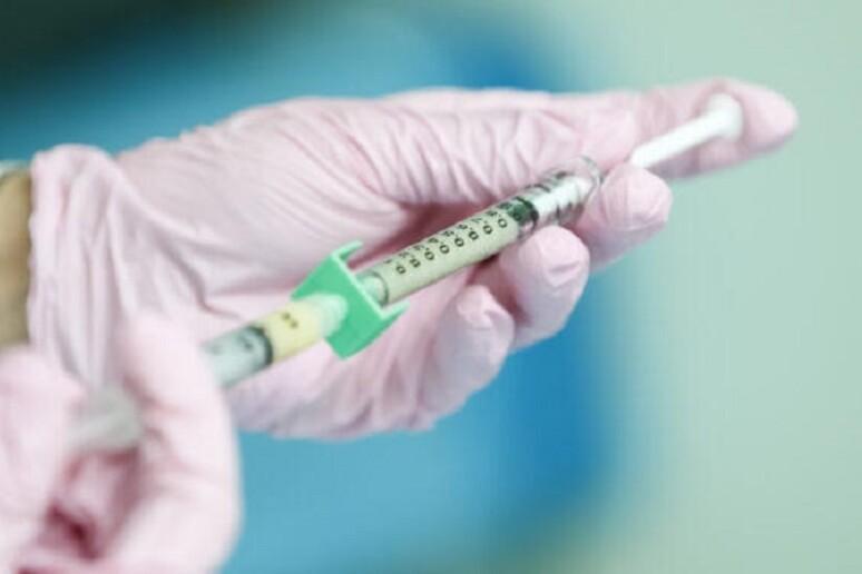 Science, la corsa al vaccino anti Covid-19 è stato l 'evento scientifico dell 'anno - RIPRODUZIONE RISERVATA
