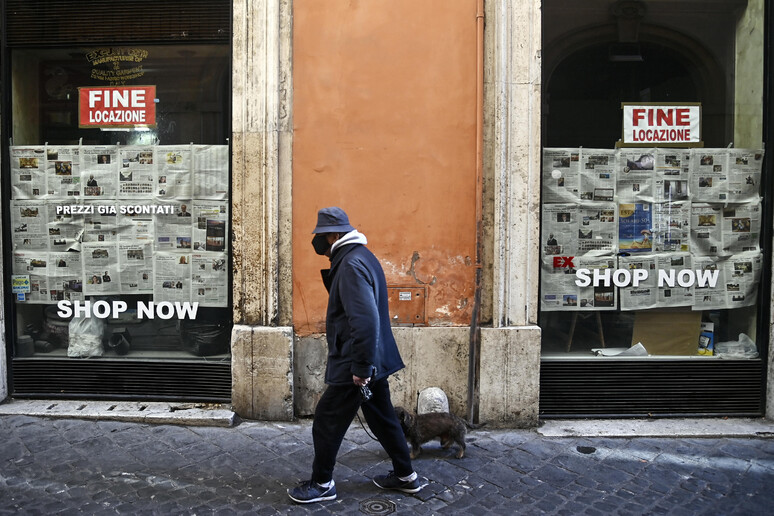 'Dal 2012 -77mila negozi, città desertificate ' - RIPRODUZIONE RISERVATA