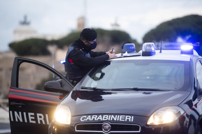 Foto archivio di controllo dei carabinieri in zona rossa - RIPRODUZIONE RISERVATA