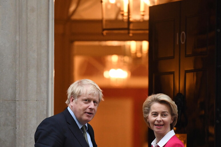 Boris Johnson e Ursula von der Leyen © ANSA/EPA