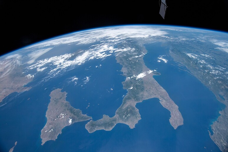 Il Mediterraneo visto dallo spazio (fonte: NASA) - RIPRODUZIONE RISERVATA