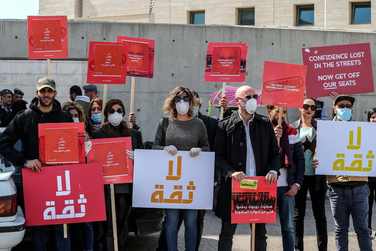 Anti-government protest in Lebanon over coronavirus © ANSA/EPA