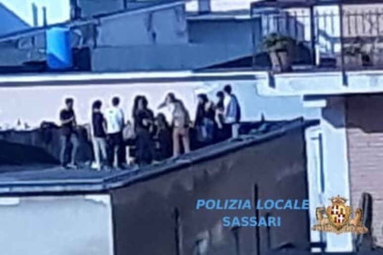 Coronavirus: studenti Erasmus Sassari denunciati per festa sul terrazzo - RIPRODUZIONE RISERVATA