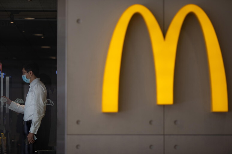 McDonald 's: dona 100mila pasti con Banco Alimentare © ANSA/EPA