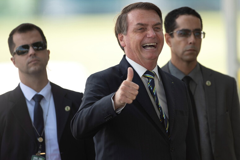 Leader religiosi non danno retta a Bolsonaro,  'restate a casa ' © ANSA/EPA