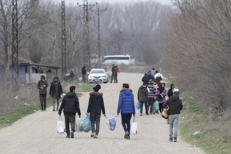 Migranti (foto archivio) © ANSA/EPA