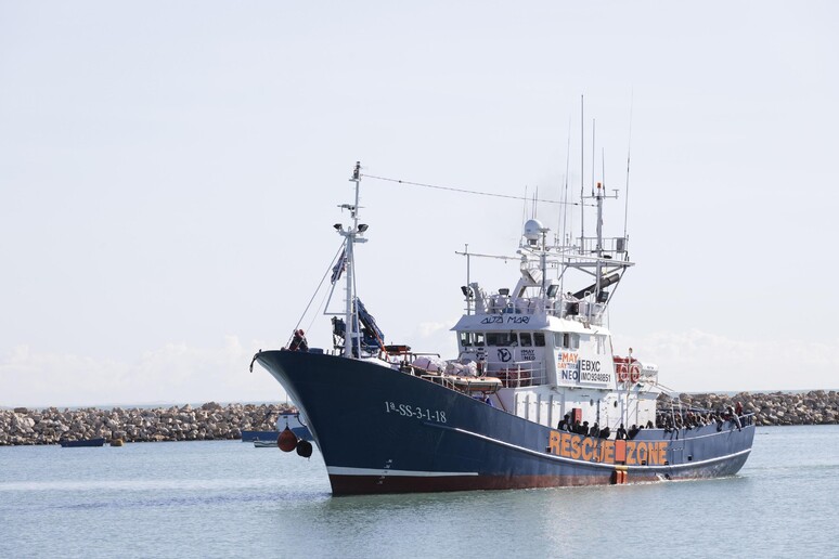 Migranti: Alarm Phone, Aita Mari verso barcone alla deriva - RIPRODUZIONE RISERVATA