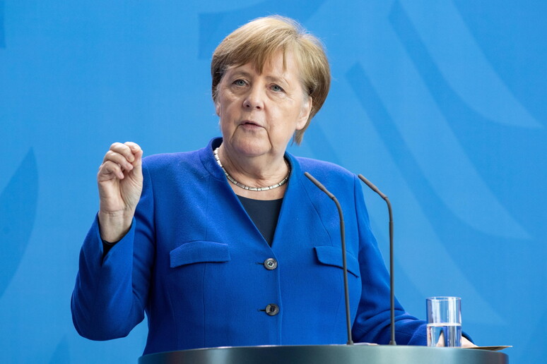 Una Merkel scientifica spiega la curva e i numeri del contagio © ANSA/EPA