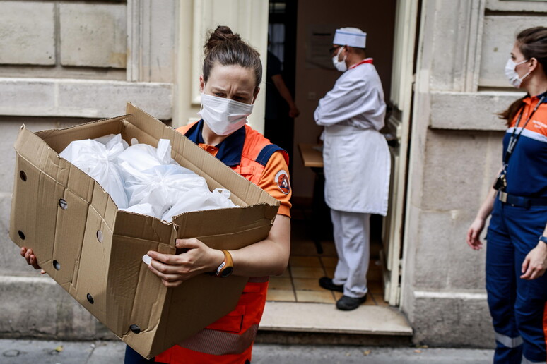 Protezione civile francese © ANSA/EPA