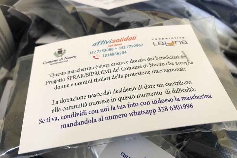 Migranti donano 500 mascherine al Comune di Nuoro - RIPRODUZIONE RISERVATA