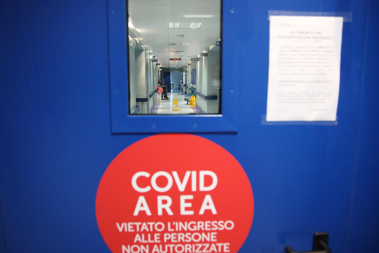 Il reparto Covid dell 'ospedale Poliambulanza di Brescia in una foto d 'archivio - RIPRODUZIONE RISERVATA