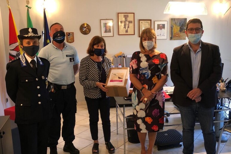 Carceri: imprenditrice Cannariato dona 500 mascherine - RIPRODUZIONE RISERVATA