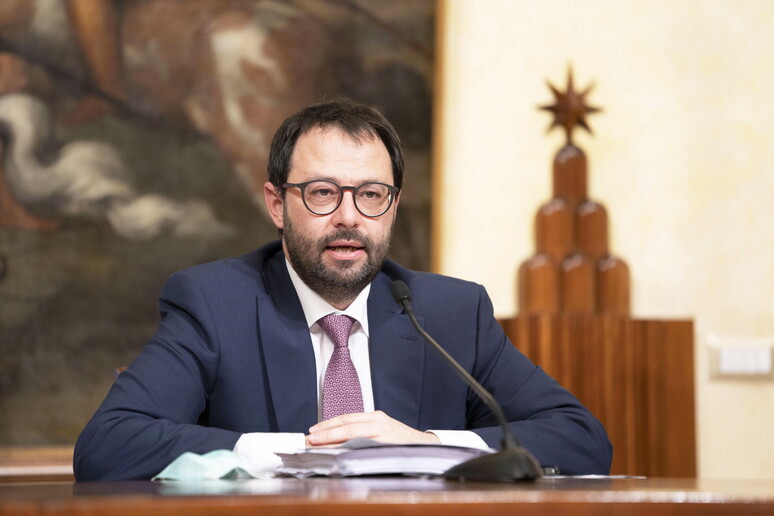 Il ministro Stefano Patuanelli © ANSA/EPA