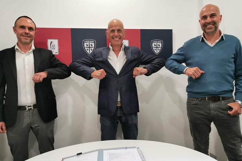 Stefano Signorelli (consigliere amministrazione Cagliari), Giovanni Giacobone (presidente Sportium) e Tommaso Giulini (presidente Cagliari) - RIPRODUZIONE RISERVATA