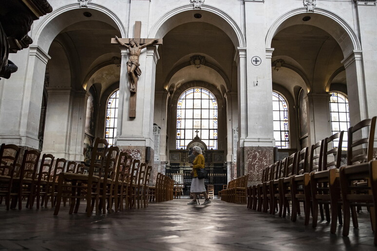 Parigi raccomanda inizio giugno per ripresa funzioni religiose © ANSA/EPA