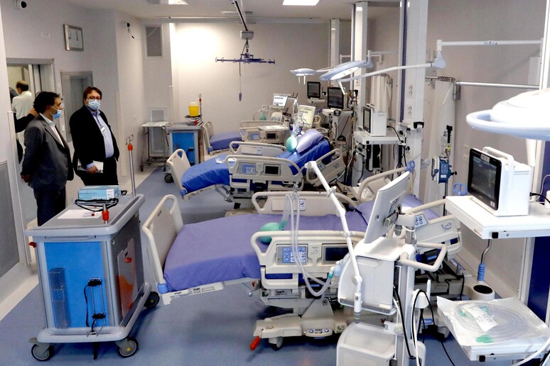 Fase 2: Inaugurazione nuova terapia intensiva ospedale Sacco - RIPRODUZIONE RISERVATA