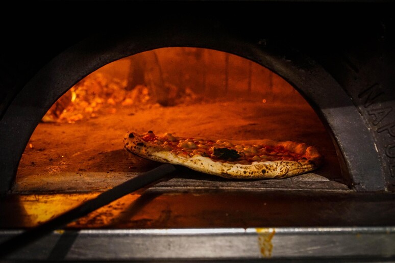 Pizza, con il forno elettrico a rischio il riconoscimento Unesco - RIPRODUZIONE RISERVATA