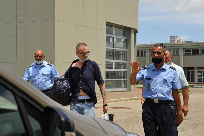 Massimo Carminati esce dal Carcere di Massama a Oristano dopo 5 anni e 7 mesi di reclusione, Oristano 17 giugno 2020 ANSA/FABIO MURRU - RIPRODUZIONE RISERVATA