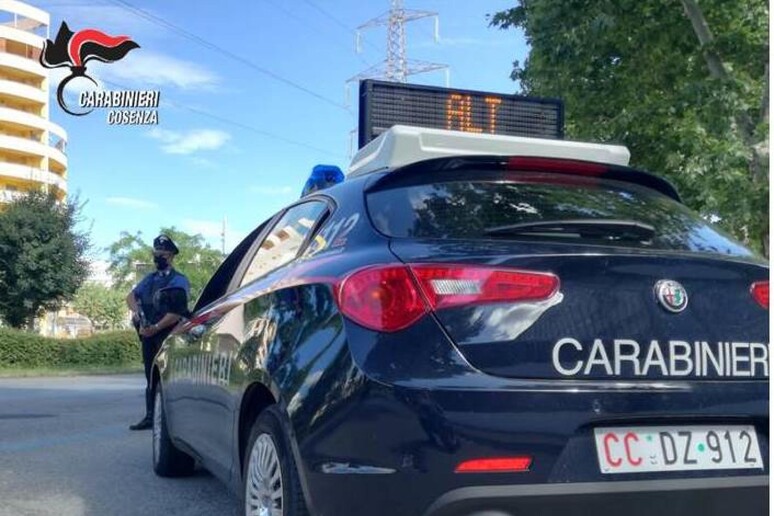 Carabinieri Cosenza arrestano pregiudicato romeno per maltrattamenti in famiglia - RIPRODUZIONE RISERVATA