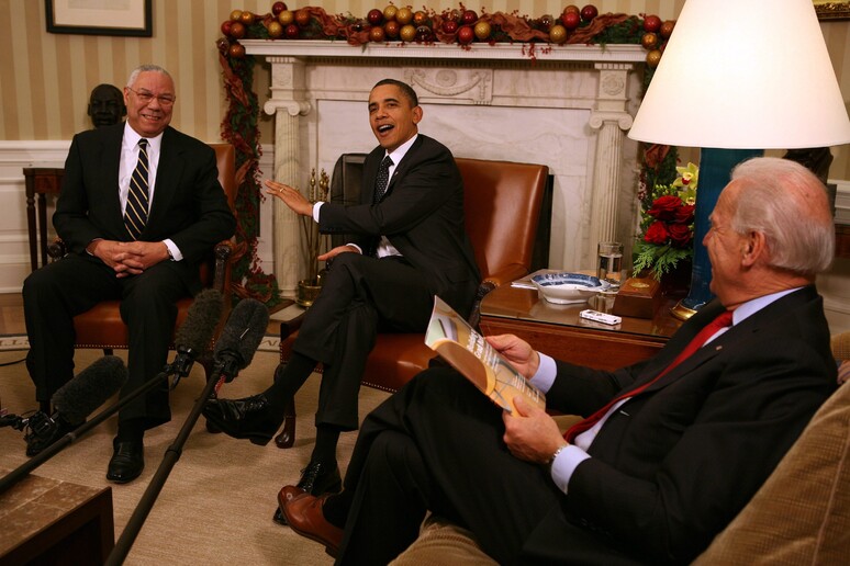 Powell, Obama e Biden alla Casa bianca nel 2010 - RIPRODUZIONE RISERVATA