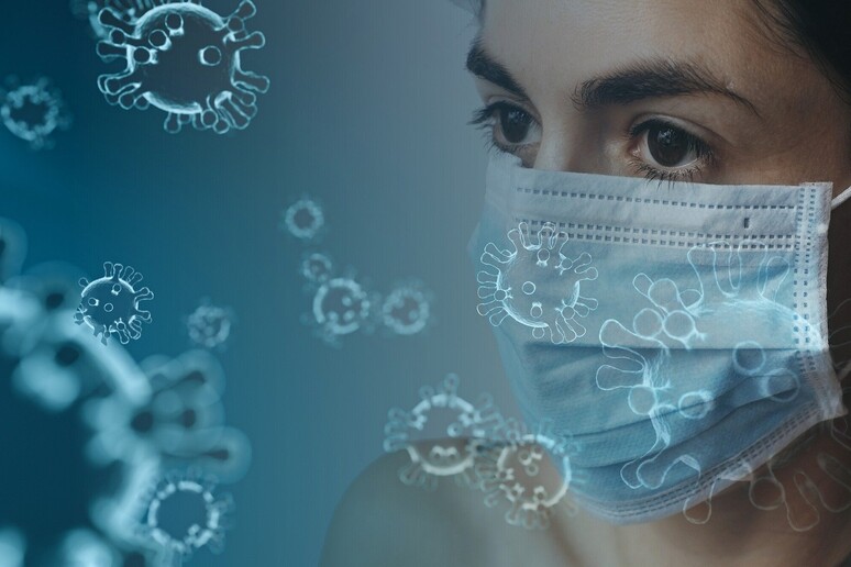 Una mascherina chirurgica per evitare la diffusione del nuovo coronavirus (fonte: Tumisu, Pixabay) - RIPRODUZIONE RISERVATA