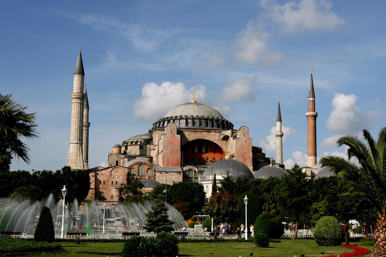 Santa Sofia a Istanbul, in un 'immagine di archivio - RIPRODUZIONE RISERVATA