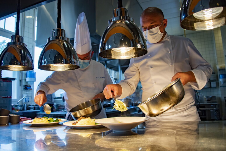 Federcuochi, 30% degli chef è disoccupato verso bancarotta - RIPRODUZIONE RISERVATA