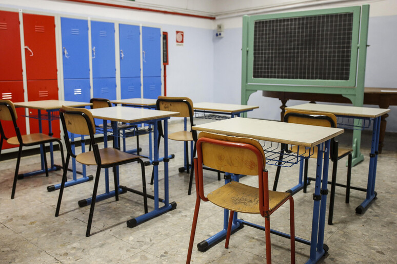 Molestie ad alunne, sospeso prof di scuola media del Frusinate