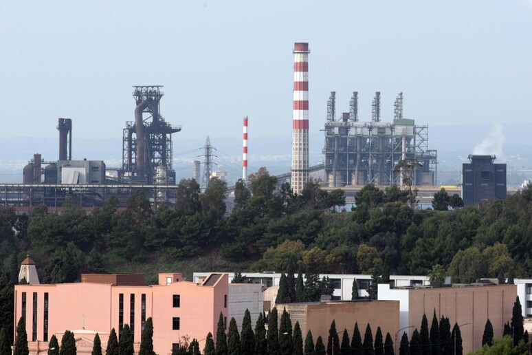 Gli impianti della fabbrica ex Ilva di Arcelor Mittal a Taranto - RIPRODUZIONE RISERVATA