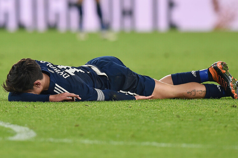 Paulo Dybala domenica scorsa si è fatto male durante la partita contro il Sassuolo - RIPRODUZIONE RISERVATA