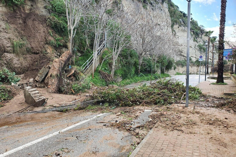 Maltempo: danneggiata da pioggia rupe di Tropea - RIPRODUZIONE RISERVATA