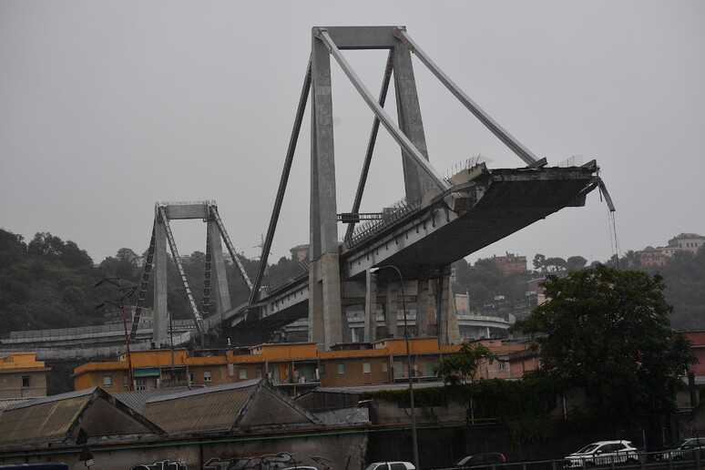 Il ponte Morandi a Genova - RIPRODUZIONE RISERVATA