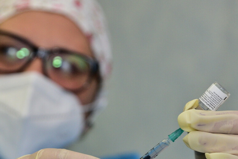 Covid: Italia prima in Ue per vaccinazioni,8/a nel mondo - RIPRODUZIONE RISERVATA