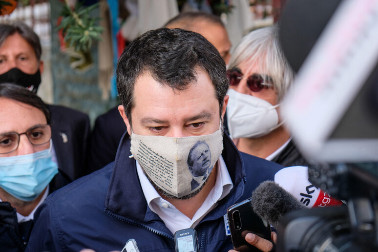 Salvini con mascherina immagine Borsellino in via D 'Amelio - RIPRODUZIONE RISERVATA