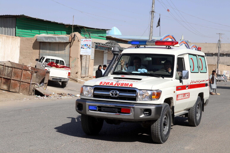 Ambulanza a Kandahar, Afghanistan © ANSA/EPA