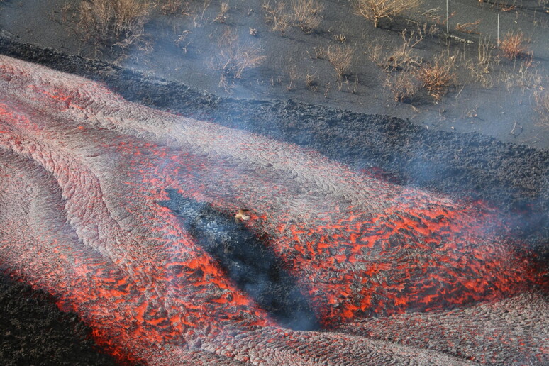 Colata lavica dal vulcano Cumbre Vieja a La Palma, Canarie © ANSA/EPA