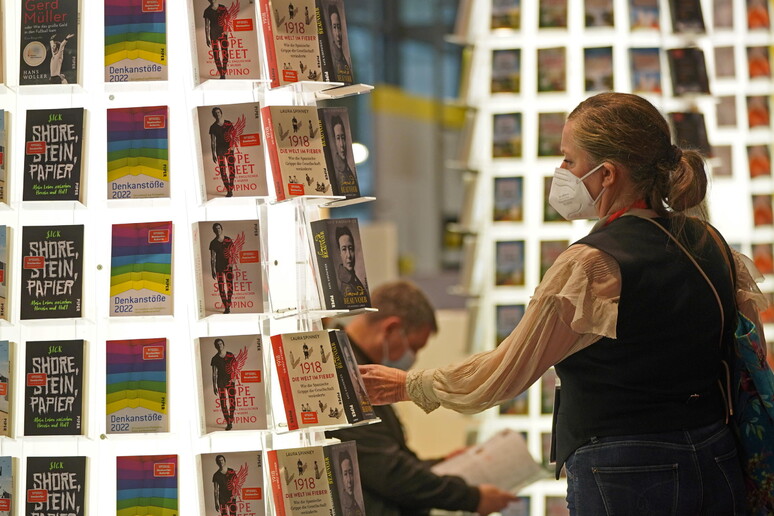 L 	'Europa traina l 	'export libri, +8% nel 2020 © ANSA/EPA