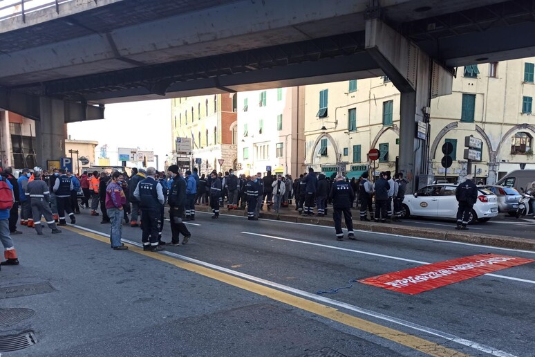 Pensioni: sciopero alle Riparazioni navali a Genova - RIPRODUZIONE RISERVATA