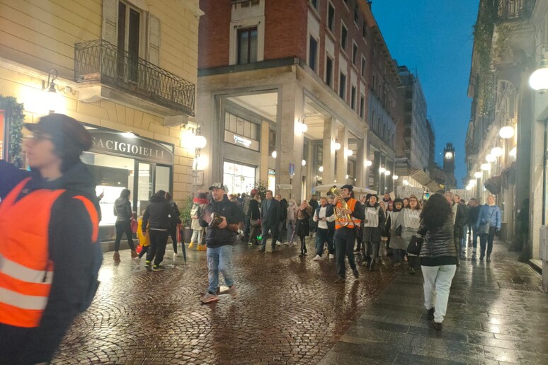 La protesta choc a Novara - RIPRODUZIONE RISERVATA
