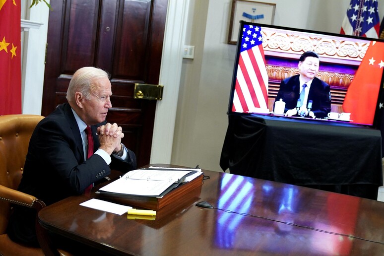 Il colloquio virtuale tra Xi e Biden © ANSA/AFP