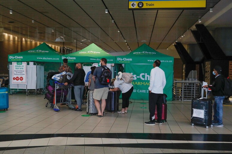 L 'aeroporto di Johannesburg © ANSA/AFP