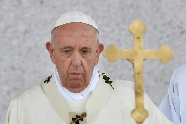 Papa Francesco in un 'immagine d 'archivio - RIPRODUZIONE RISERVATA