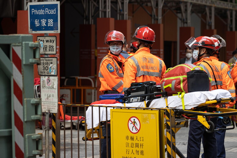 Cina: esplosione in una mensa, almeno 20 intrappolati © ANSA/EPA